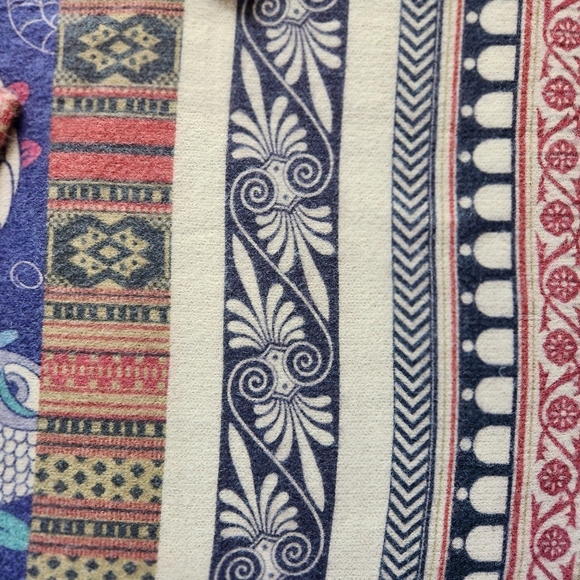 Sweater Size - L - Picture 11 of 11